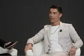 午间星闻 | 环球足球奖颁奖礼举行，C罗获评世纪最佳球员；建党百年献礼片《革命者》定档明年7月图片