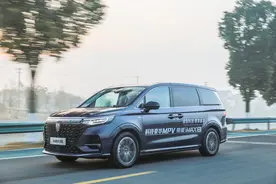 试驾丨荣威iMAX8：华而不实见仁见智，高性价比才是现实图片