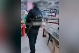 徐州一押运员背枪超市购物，公司：系买蛋卷当午饭，将处罚视频封面