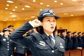 陆军组织院校文职教员下连当兵：军校需要通晓部队的"兵老师"图片