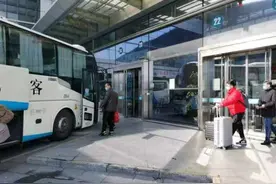 截至今天8时，杭州往舟山、桐庐、新安江等方向23条线路停开图片