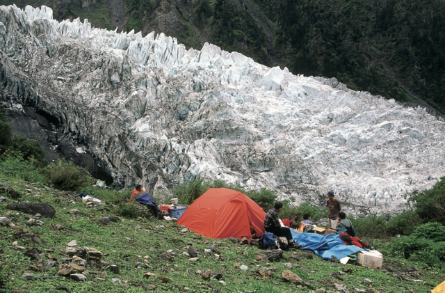 留在云南20年，寻找17位队友的遗骨｜梅里雪山山难30周年