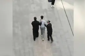 广东一大学男生泼硫酸致3女同学受伤：两大疑问仍待解答图片