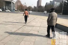 零下7度一男子赤膊一口气跑了15圈......医生提醒图片