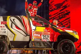 大漠雄鹰！北京越野BJ40代表国家队出征达喀尔图片