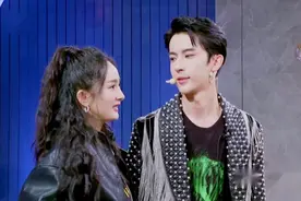 追光吧哥哥：杨幂探望四哥被明道羡慕，于朦胧给杨幂诉委屈要哭了