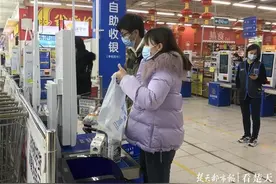 最严禁塑令元旦起生效！江城多家商超用上可降解塑料购物袋图片