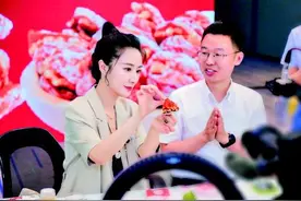 从女孩黄薇到主播薇娅：她的身上仿佛有个看不见的发条图片