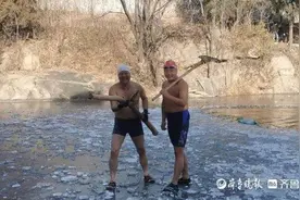 泰安“霸王级”寒潮来临，冬泳爱好者热情不减图片