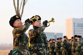 开！训！武警甘肃总队首长机关带机动分队展开冬季野营拉练图片