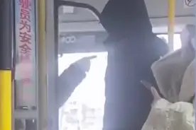 老人无健康码被公交拒载 交通局回应：可持实名老年卡乘车图片