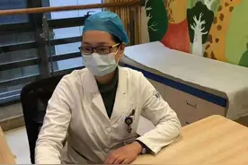 便血、哭闹、吐奶，母乳喂养的宝宝竟也过敏？这份食物清单，新手爸妈请收好图片