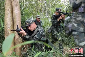 武警海南总队冬季野营拉练见闻：战鼓催征激斗志图片