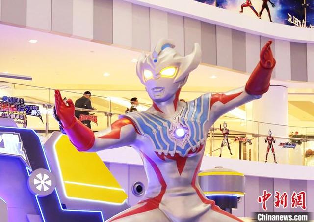 怪兽操奥特曼（这个世界上真的有奥特曼吗有）