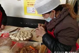 “8块钱的饺子，能救孩子命”图片