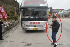 贵州麻江警方通报“司机遭乘客持安全锤敲击”：嫌疑人被刑拘图片