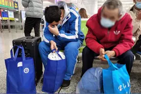 63岁老人流浪40年后寻亲成功，家人哽咽：“从没想过要注销你的户口”图片