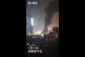 成都金府机电城突发大火图片