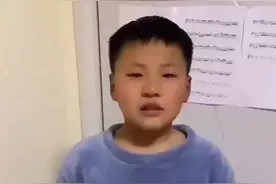 山东菏泽一男孩掰断妈妈口红后承诺赔偿10支，妈妈拍视频留证：怕他反悔