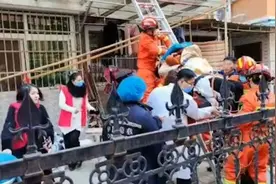 景德镇一女子晒被时坠楼，疑晾晒杆老化脱落视频封面