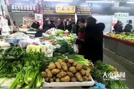 温度降菜价涨！麻椒12元一斤，大葱8块一斤图片