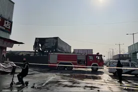 成都金府机电城火灾后续：商家损失惨重质疑物业管理不到位，该市场曾多次发生火灾图片