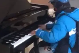 弹钢琴的快递员和过劳的年轻人：从工人文化宫到“水晶宫”图片