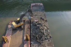 长沙洪山桥废墟清理顺利，预计本月26日可恢复通航图片