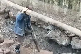 “独腿大叔”杵拐扛建材走红：我要靠自己的努力生存下去图片