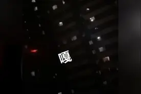 疫情下石家庄居民晚上隔空玩“抓鸭子”