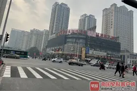 南宁多条道路实行“绿波带”放行，今年新增20个路口“感应控制”图片