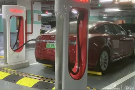 一顿快餐的时间充满电，全球最大特斯拉超级充电站落户静安图片