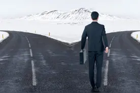 券商投顾 VS 网络大V谁更靠谱？6万投顾人员的转型之路怎么走，基金投顾已先行一步图片