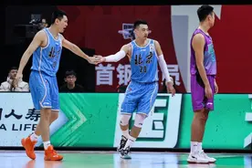 CBA | 首钢逆转山东 翟晓川体现队长价值图片