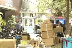 部分公司快递员派件单价低于1元，专家呼吁监管视频封面