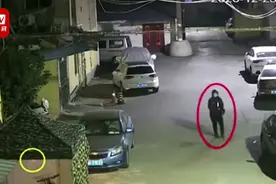 大妈为跳广场舞点燃小区遮雨篷，面对民警死不承认，网友：不知监控厉害图片