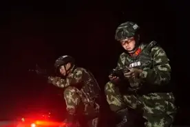 真给力！高科技装备助力特战队员山地抓捕视频封面