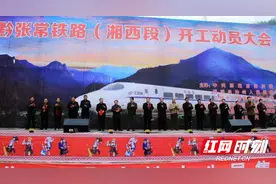 贴地“飞龙”穿武陵——黔张常铁路龙山段建设走笔图片