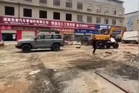 坦克300断轴官方回应 系改装后未加强相应部件导致高负荷下半轴断裂图片