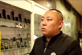 17年花200多万收藏上万台手机，昆明一男子办起手机展馆，网友：这能换多少不锈钢盆图片