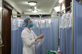 17个医护7张床，上海仁济医院西院区封闭管理时间过半，科室里头故事多……图片