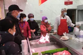 猪肉21元一斤，潍坊储备肉投放首日现场销售火爆图片