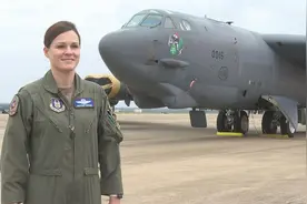 美军轰炸机厕所揭秘：只有“一个不锈钢碗”，飞行员遭遇尴尬图片