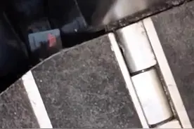 身份证掉入高铁车厢缝隙，列车长：机库检修时才能取出……图片