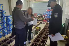 啤酒也有假货！穿个“马甲”就成了品牌啤酒……图片