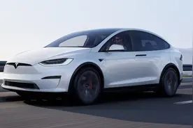 马斯克不满外包维修厂，特斯拉服务中心将提供碰撞维修服务图片