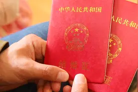 女子与重病前夫复婚：他只记得我一个人了视频封面