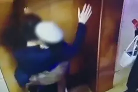 电梯间遭女孩强吻男子发声，称被女孩深深吸引图片