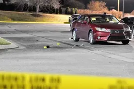 不作不会死！美国少年持刀拍恶搞视频，遭不知情路人自卫枪杀图片