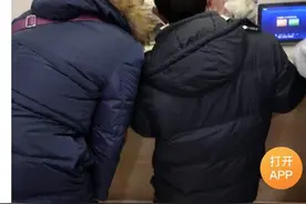 六院惊现“孙连城式窗口”？记者调查：窗口前均设有座椅图片